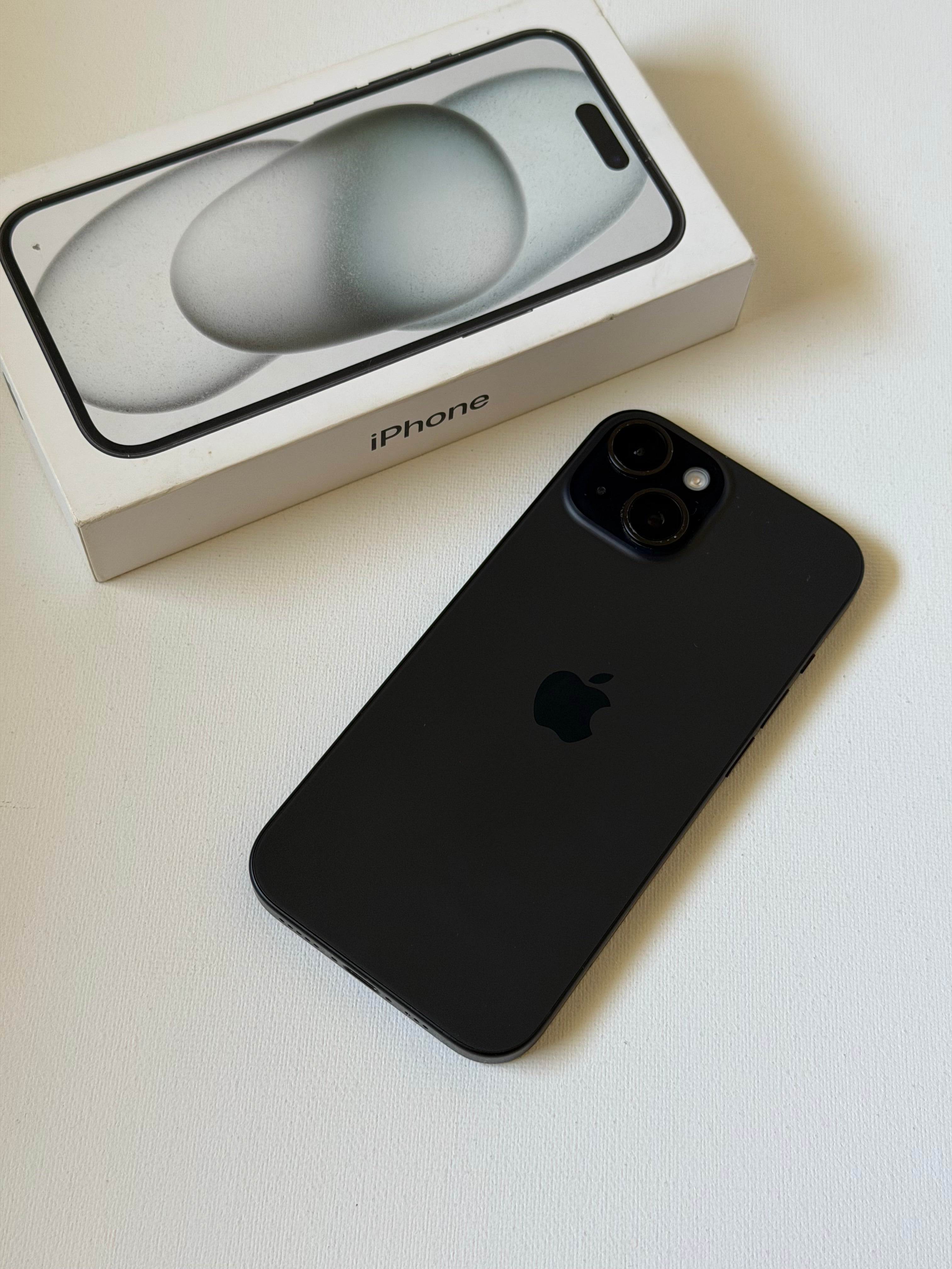 iPhone 15, 85%, czarny