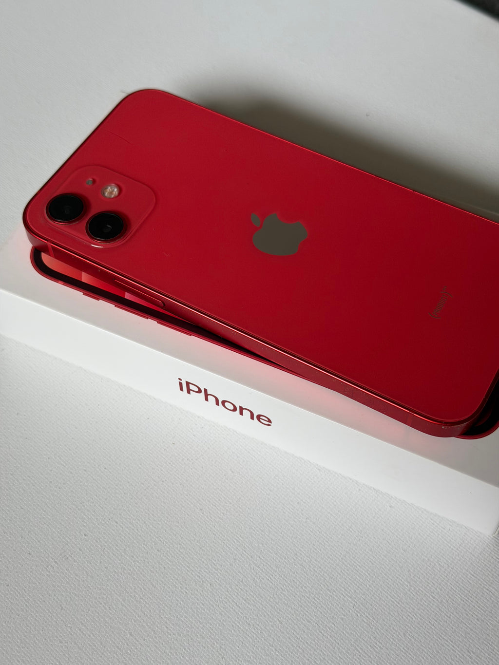 iPhone 12 - 75% - czerwony