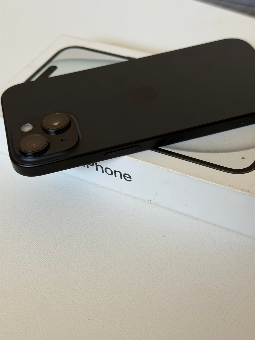 iPhone 15, 85%, czarny