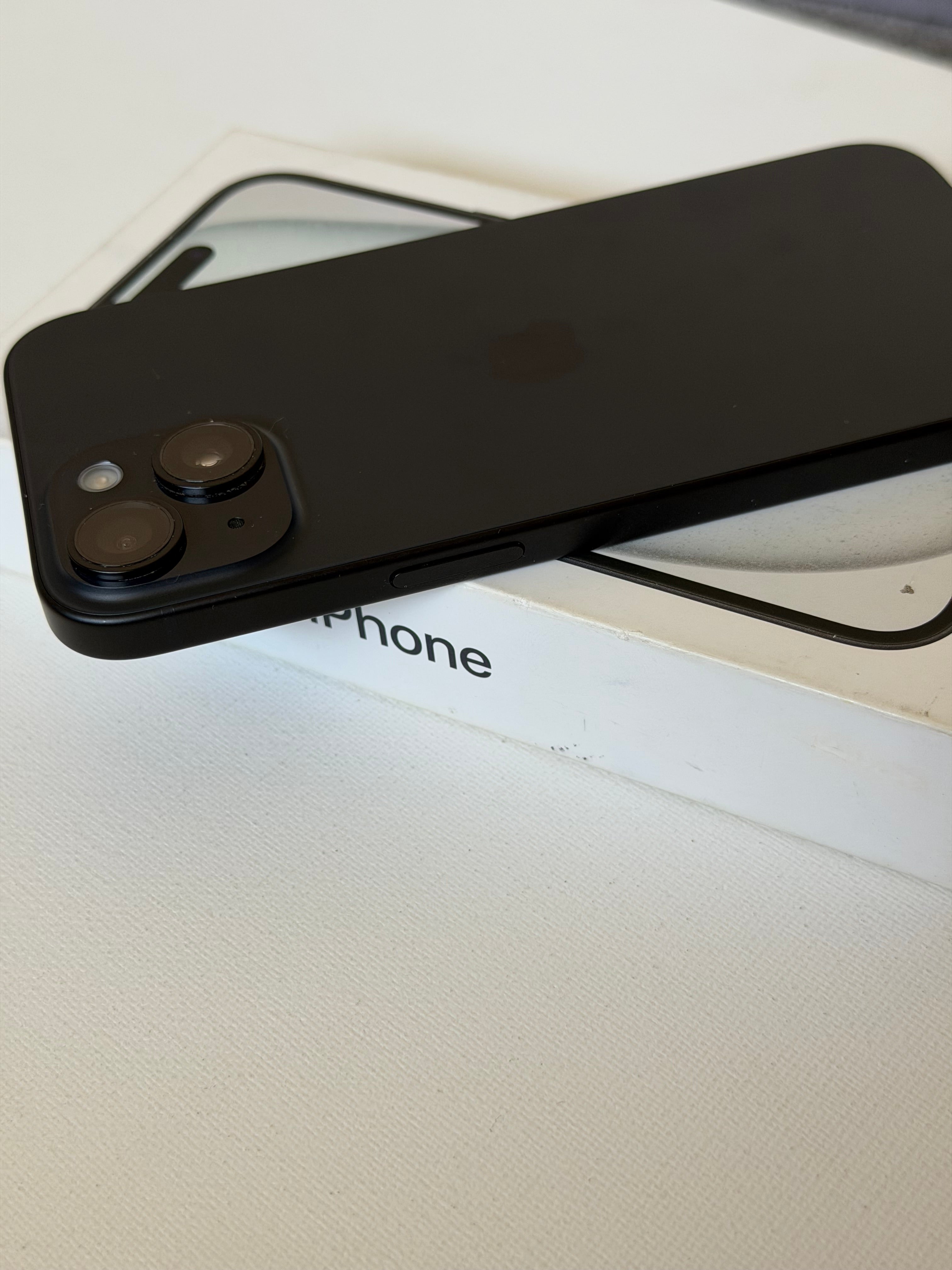 iPhone 15, 85%, czarny