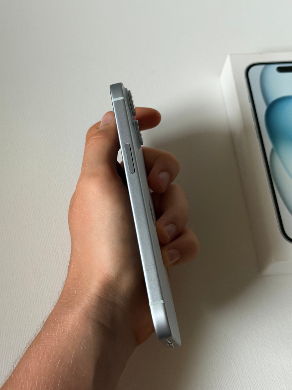 iPhone 15, 81%, niebieski