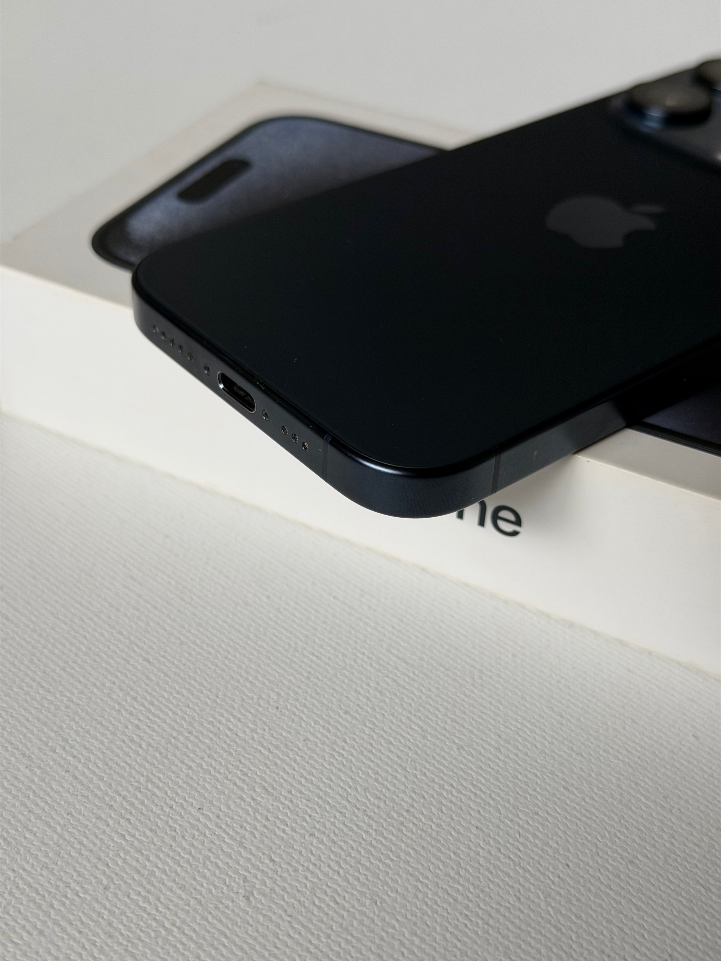 iPhone 15 pro - blue titanium - 88%