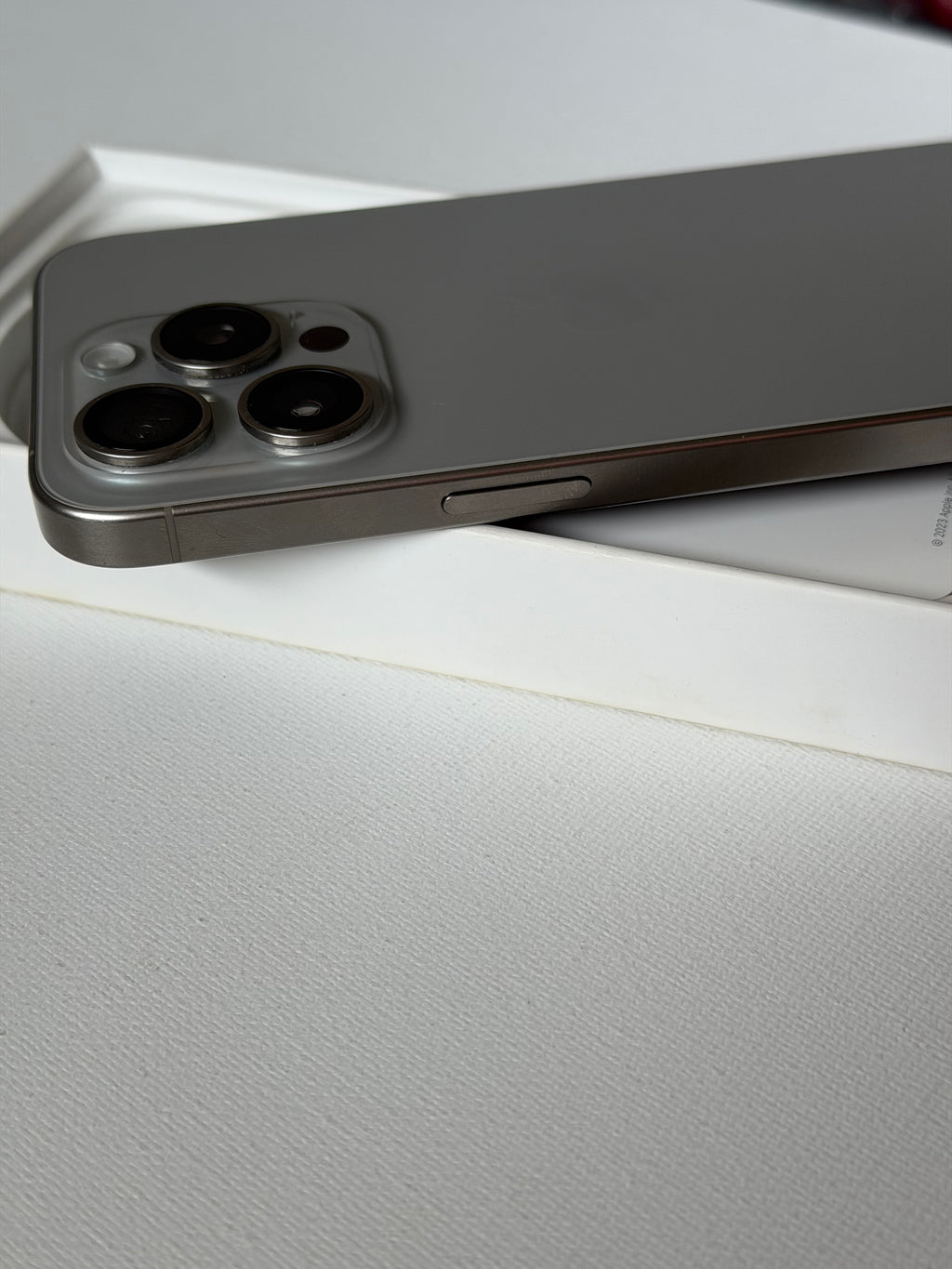 iPhone 15 pro - 85% - srebrny