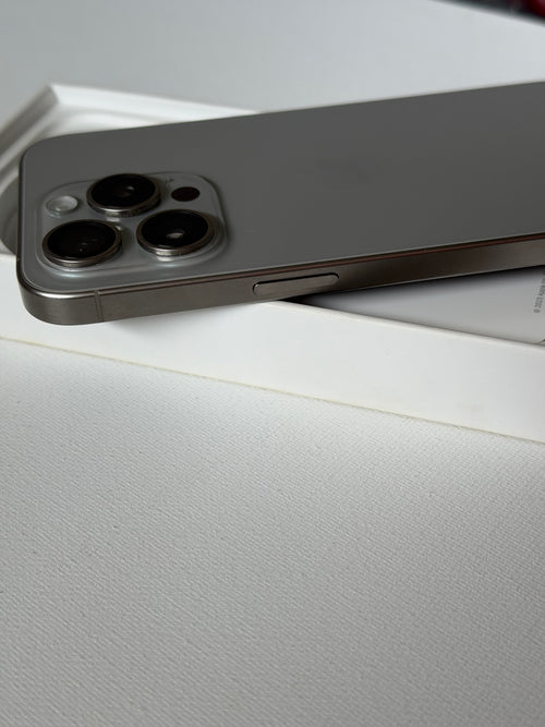 iPhone 15 pro - 85% - srebrny